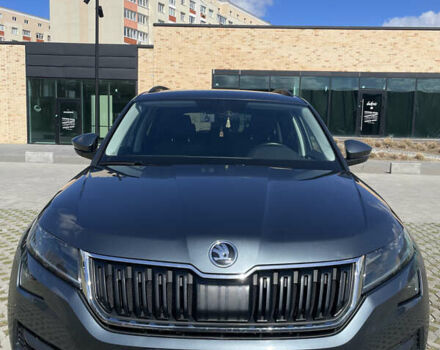 Серый Шкода Kodiaq, объемом двигателя 1.97 л и пробегом 100 тыс. км за 33500 $, фото 1 на Automoto.ua