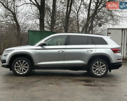 Серый Шкода Kodiaq, объемом двигателя 1.97 л и пробегом 212 тыс. км за 27500 $, фото 4 на Automoto.ua