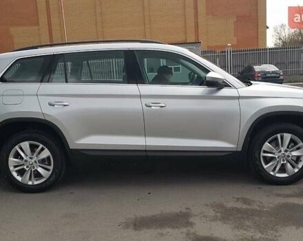 Серый Шкода Kodiaq, объемом двигателя 1.97 л и пробегом 185 тыс. км за 28100 $, фото 4 на Automoto.ua