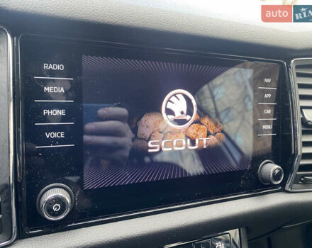 Сірий Шкода Kodiaq, об'ємом двигуна 1.98 л та пробігом 91 тис. км за 27500 $, фото 6 на Automoto.ua