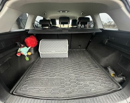 Серый Шкода Kodiaq, объемом двигателя 2 л и пробегом 212 тыс. км за 27500 $, фото 3 на Automoto.ua