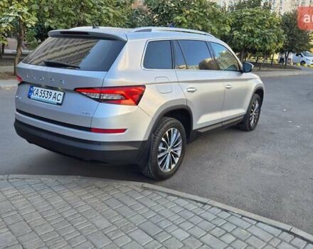 Серый Шкода Kodiaq, объемом двигателя 1.97 л и пробегом 136 тыс. км за 28500 $, фото 2 на Automoto.ua