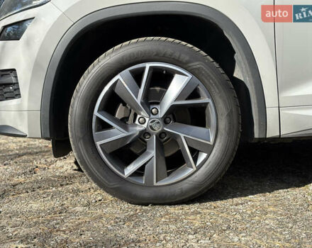 Шкода Kodiaq 2020 у Києві на Automoto.ua Сірий Шкода Kodiaq, об'ємом двигуна 2 л та пробігом 255 тис. км за 25999 $, фото 3 на Automoto.ua