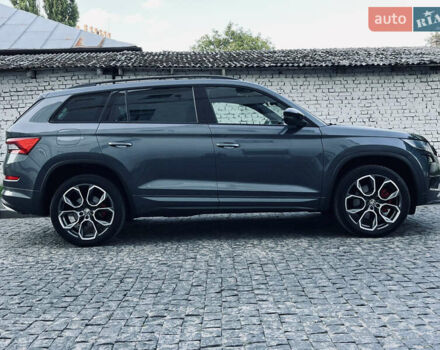 Серый Шкода Kodiaq, объемом двигателя 2 л и пробегом 143 тыс. км за 37599 $, фото 5 на Automoto.ua