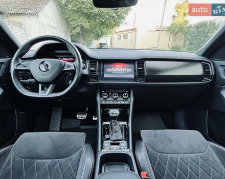 Серый Шкода Kodiaq, объемом двигателя 2 л и пробегом 143 тыс. км за 37599 $, фото 11 на Automoto.ua