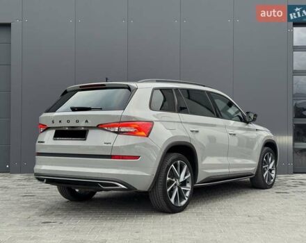 Шкода Kodiaq 2020 в Луцке на Automoto.ua Серый Шкода Kodiaq, объемом двигателя 1.97 л и пробегом 175 тыс. км за 37107 $, фото 4 на Automoto.ua