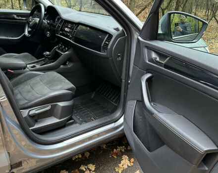Серый Шкода Kodiaq, объемом двигателя 1.97 л и пробегом 82 тыс. км за 35250 $, фото 12 на Automoto.ua