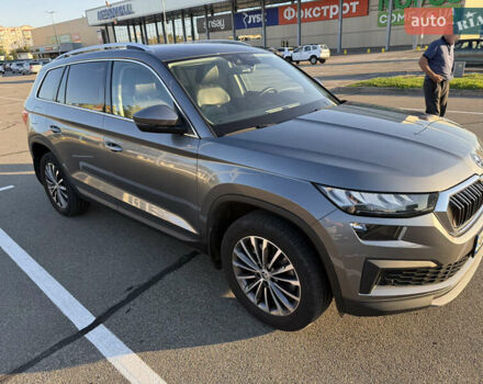 Шкода Kodiaq 2021 в Киеве на Automoto.ua Серый Шкода Kodiaq, объемом двигателя 1.98 л и пробегом 36 тыс. км за 36300 $, фото 1 на Automoto.ua