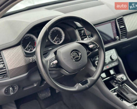 Серый Шкода Kodiaq, объемом двигателя 1.97 л и пробегом 77 тыс. км за 29999 $, фото 10 на Automoto.ua