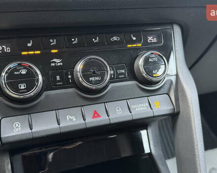 Серый Шкода Kodiaq, объемом двигателя 1.97 л и пробегом 141 тыс. км за 29999 $, фото 142 на Automoto.ua