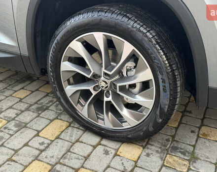 Серый Шкода Kodiaq, объемом двигателя 1.97 л и пробегом 141 тыс. км за 29999 $, фото 114 на Automoto.ua