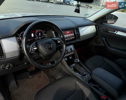 Серый Шкода Kodiaq, объемом двигателя 1.97 л и пробегом 259 тыс. км за 29499 $, фото 18 на Automoto.ua