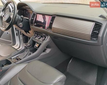 Серый Шкода Kodiaq, объемом двигателя 1.97 л и пробегом 106 тыс. км за 37700 $, фото 54 на Automoto.ua
