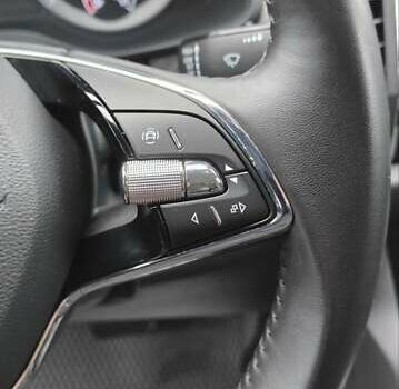 Сірий Шкода Kodiaq, об'ємом двигуна 2 л та пробігом 86 тис. км за 31900 $, фото 48 на Automoto.ua