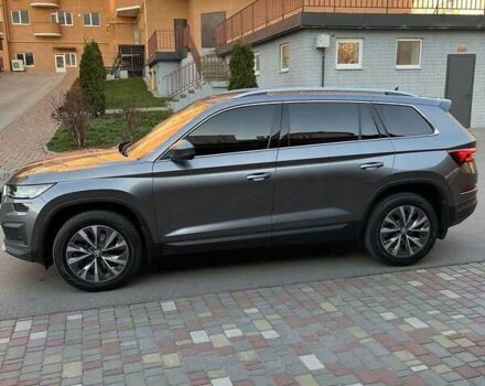 Серый Шкода Kodiaq, объемом двигателя 1.97 л и пробегом 90 тыс. км за 35500 $, фото 4 на Automoto.ua