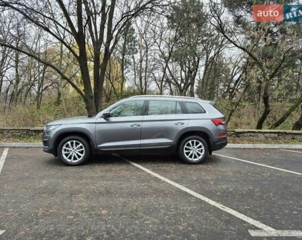 Серый Шкода Kodiaq, объемом двигателя 1.97 л и пробегом 151 тыс. км за 31500 $, фото 4 на Automoto.ua