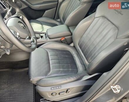 Сірий Шкода Kodiaq, об'ємом двигуна 1.97 л та пробігом 50 тис. км за 42036 $, фото 10 на Automoto.ua