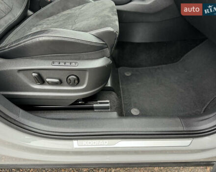 Серый Шкода Kodiaq, объемом двигателя 1.97 л и пробегом 181 тыс. км за 35500 $, фото 95 на Automoto.ua