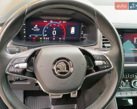 Серый Шкода Kodiaq, объемом двигателя 1.97 л и пробегом 106 тыс. км за 37700 $, фото 47 на Automoto.ua
