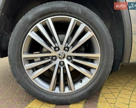 Серый Шкода Kodiaq, объемом двигателя 1.97 л и пробегом 83 тыс. км за 42900 $, фото 22 на Automoto.ua