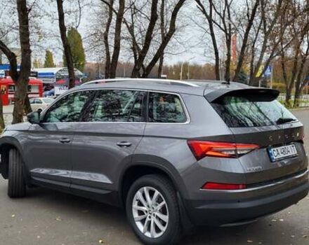 Серый Шкода Kodiaq, объемом двигателя 1.97 л и пробегом 150 тыс. км за 30500 $, фото 4 на Automoto.ua