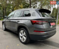 Шкода Kodiaq 2023 в Киеве на Automoto.ua Серый Шкода Kodiaq, объемом двигателя 2 л и пробегом 169 тыс. км за 36299 $, фото 5 на Automoto.ua