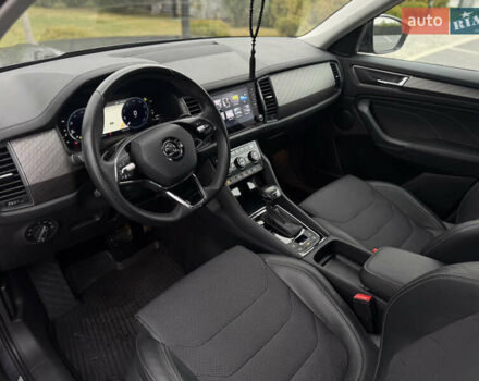 Серый Шкода Kodiaq, объемом двигателя 1.97 л и пробегом 184 тыс. км за 34999 $, фото 15 на Automoto.ua