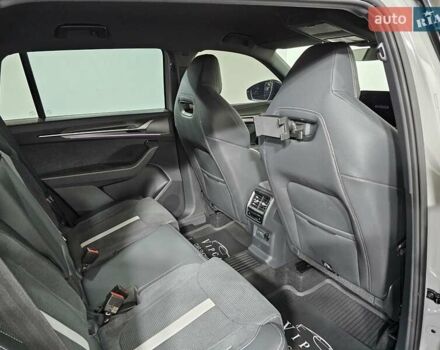 Шкода Kodiaq 2025 в Киеве на Automoto.ua Серый Шкода Kodiaq, объемом двигателя 2 л и пробегом 7 тыс. км за 51500 $, фото 16 на Automoto.ua