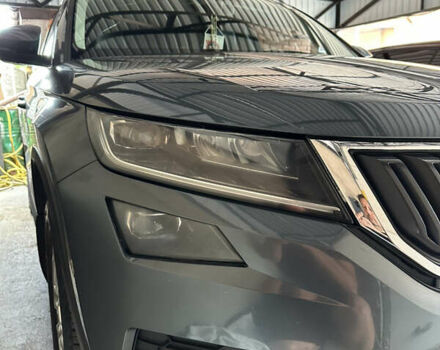Серый Шкода Kodiaq, объемом двигателя 1.98 л и пробегом 107 тыс. км за 27500 $, фото 1 на Automoto.ua