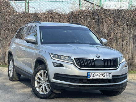 Шкода Kodiaq 2021 в Днепре (Днепропетровске) на Automoto.ua Серый Шкода Kodiaq, объемом двигателя 2 л и пробегом 53 тыс. км за 38400 $, фото 1 на Automoto.ua