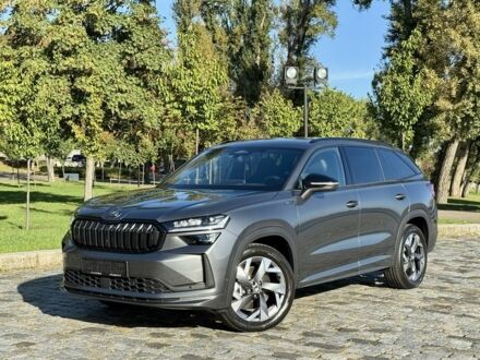 Шкода Kodiaq 2025 в Киеве на Automoto.ua Серый Шкода Kodiaq, объемом двигателя 2 л и пробегом 1 тыс. км за 52555 $, фото 1 на Automoto.ua