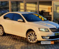 Белый Шкода Octavia A7, объемом двигателя 1.6 л и пробегом 314 тыс. км за 12990 $, фото 1 на Automoto.ua