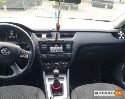 Белый Шкода Octavia A7, объемом двигателя 1.6 л и пробегом 216 тыс. км за 11700 $, фото 10 на Automoto.ua