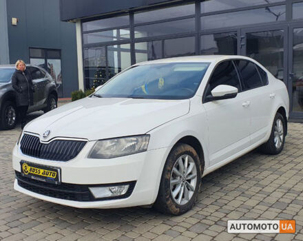Белый Шкода Octavia A7, объемом двигателя 1.6 л и пробегом 216 тыс. км за 11700 $, фото 2 на Automoto.ua