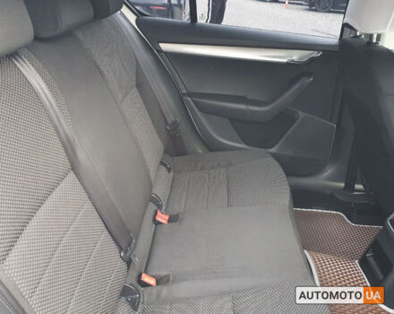 Белый Шкода Octavia A7, объемом двигателя 1.6 л и пробегом 216 тыс. км за 11700 $, фото 18 на Automoto.ua