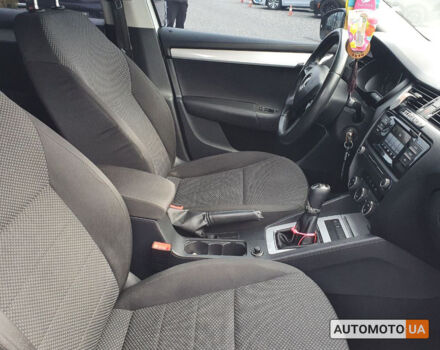 Белый Шкода Octavia A7, объемом двигателя 1.6 л и пробегом 216 тыс. км за 11700 $, фото 14 на Automoto.ua