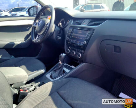 Белый Шкода Octavia A7, объемом двигателя 1.6 л и пробегом 247 тыс. км за 12790 $, фото 21 на Automoto.ua