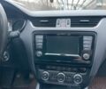 Белый Шкода Octavia A7, объемом двигателя 2 л и пробегом 298 тыс. км за 13190 $, фото 15 на Automoto.ua