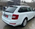 Белый Шкода Octavia A7, объемом двигателя 2 л и пробегом 298 тыс. км за 13190 $, фото 10 на Automoto.ua