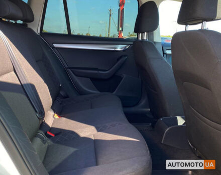 Белый Шкода Octavia A7, объемом двигателя 1.6 л и пробегом 192 тыс. км за 13500 $, фото 16 на Automoto.ua