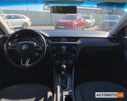 Белый Шкода Octavia A7, объемом двигателя 1.6 л и пробегом 192 тыс. км за 13500 $, фото 10 на Automoto.ua