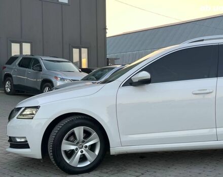 Белый Шкода Octavia A7, объемом двигателя 1.6 л и пробегом 302 тыс. км за 14290 $, фото 2 на Automoto.ua