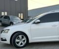 Белый Шкода Octavia A7, объемом двигателя 1.6 л и пробегом 302 тыс. км за 14290 $, фото 2 на Automoto.ua