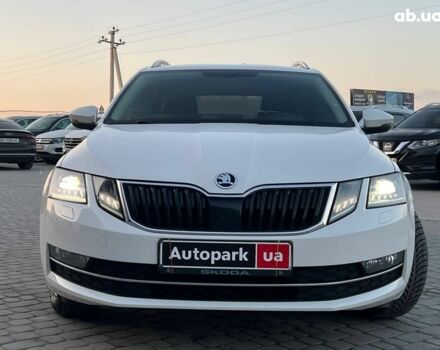 Белый Шкода Octavia A7, объемом двигателя 1.6 л и пробегом 302 тыс. км за 14290 $, фото 1 на Automoto.ua