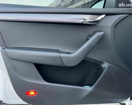 Белый Шкода Octavia A7, объемом двигателя 1.6 л и пробегом 302 тыс. км за 14290 $, фото 14 на Automoto.ua