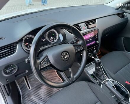 Белый Шкода Octavia A7, объемом двигателя 1.6 л и пробегом 302 тыс. км за 14290 $, фото 16 на Automoto.ua