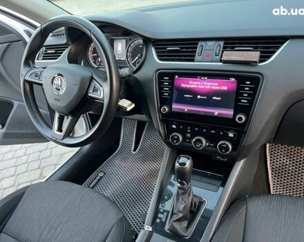 Белый Шкода Octavia A7, объемом двигателя 1.6 л и пробегом 302 тыс. км за 14290 $, фото 37 на Automoto.ua
