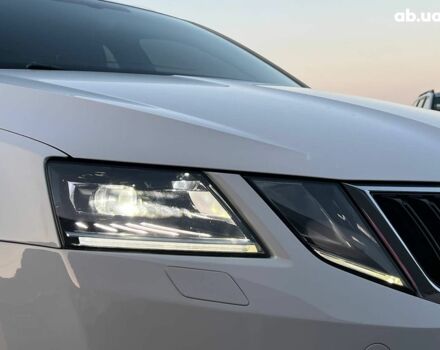 Белый Шкода Octavia A7, объемом двигателя 1.6 л и пробегом 302 тыс. км за 14290 $, фото 12 на Automoto.ua
