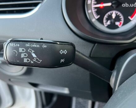 Белый Шкода Octavia A7, объемом двигателя 1.6 л и пробегом 302 тыс. км за 14290 $, фото 26 на Automoto.ua
