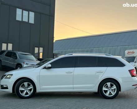 Белый Шкода Octavia A7, объемом двигателя 1.6 л и пробегом 302 тыс. км за 14290 $, фото 3 на Automoto.ua